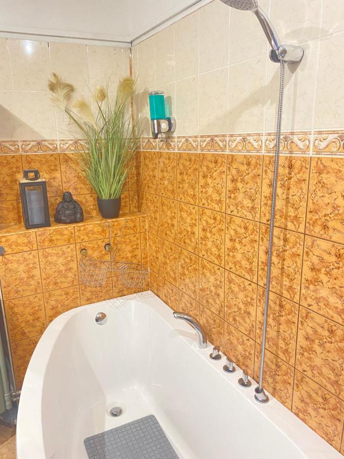 Cosy 2 Room 55M2 Centric 10Min To Old Town Ac Riga Luaran gambar